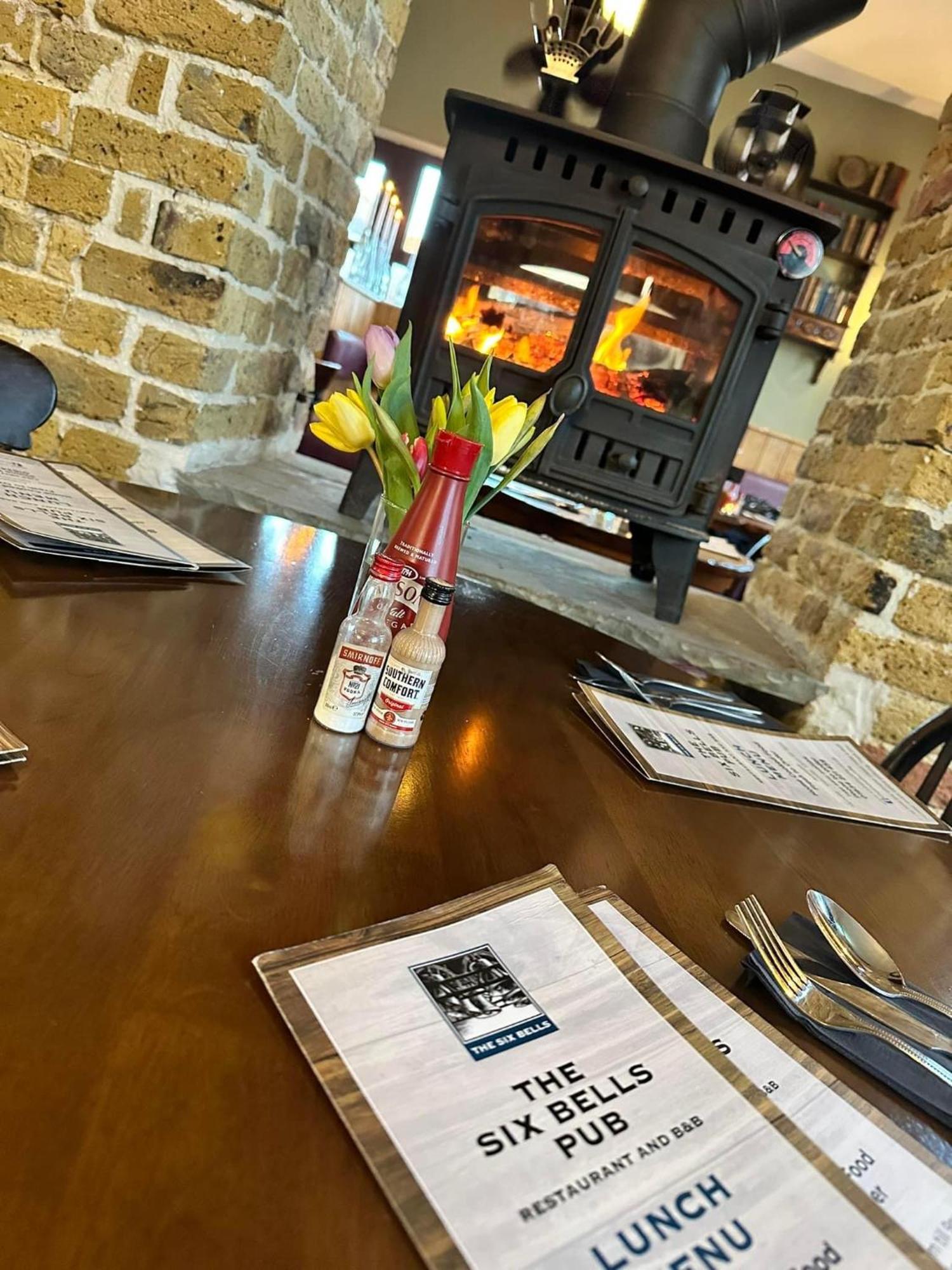 로체스터 The Six Bells B&B 외부 사진
