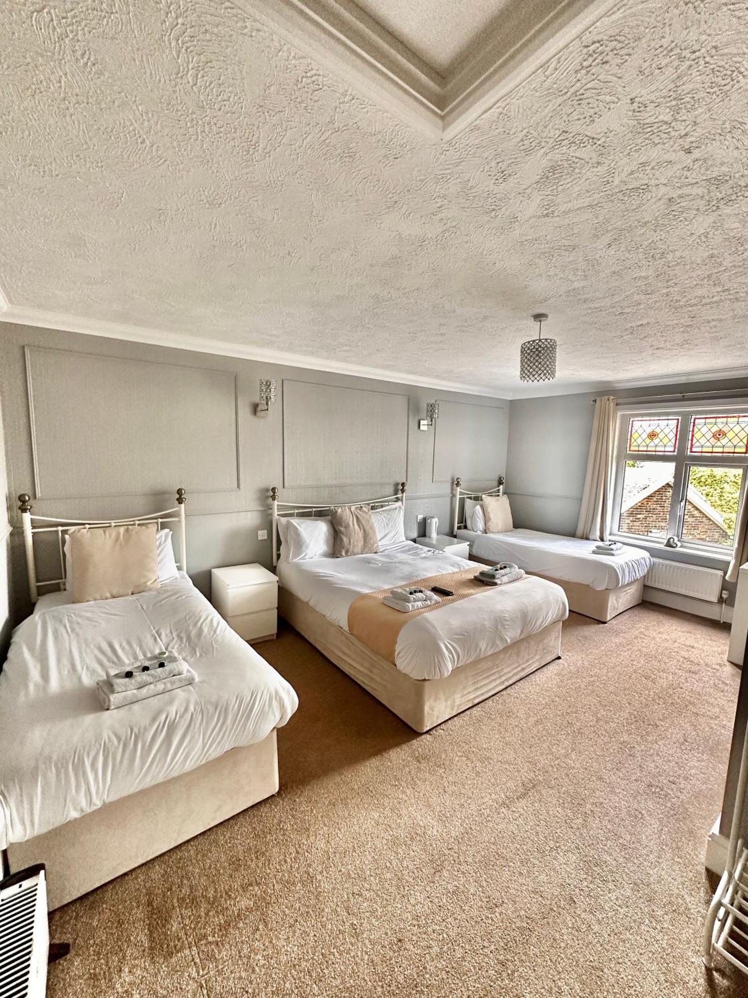 로체스터 The Six Bells B&B 외부 사진